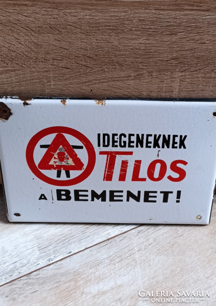 Zománc tábla-Idegeneknek tilos a bemenet