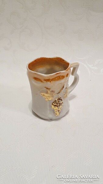 Small, antique, memory cup. Embossed decoration. 6 cm high with a diameter of 5 cm.