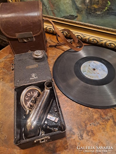 Mini antique hummingbird gramophone 1925