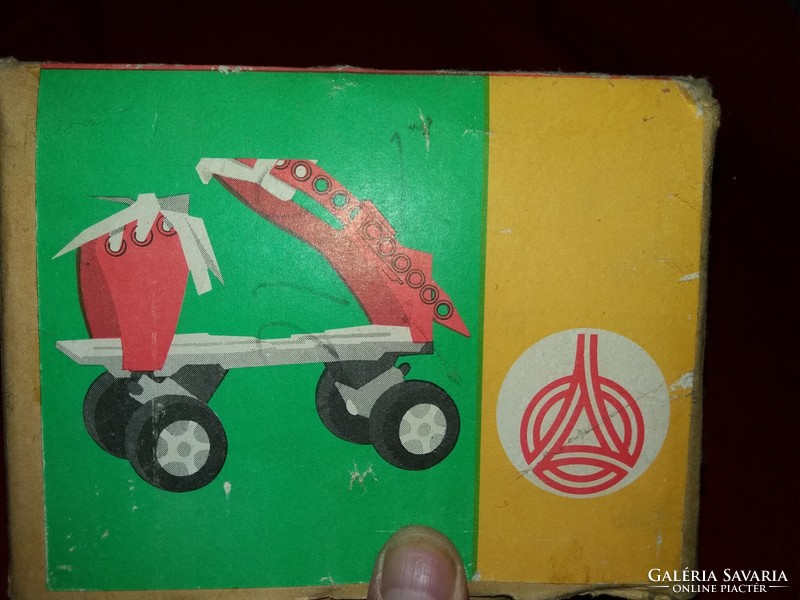 1970.-s évek DDR NDK keletnémet lábra állítható gyermek görkorcsolya dobozával a képek szerint