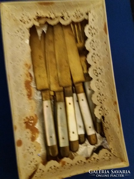 Antik réz, és gyöngyház nyelű kés -villa süteményes étkészlet ( 7 - 7 darab) dobozával képek szerint