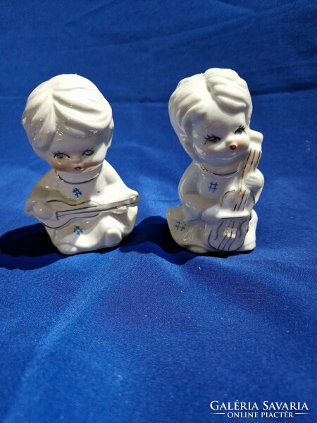 Kínai kis porcelán figurák hangszerrel a kezükben