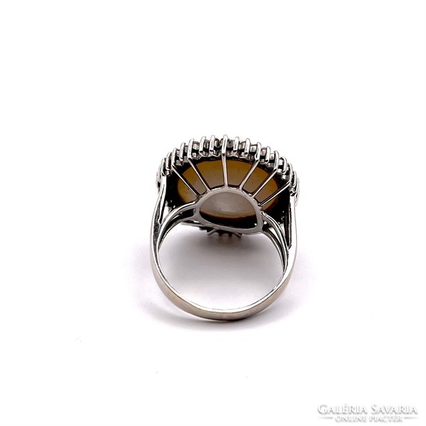4647. White gold ring with mabe pearl and diamonds