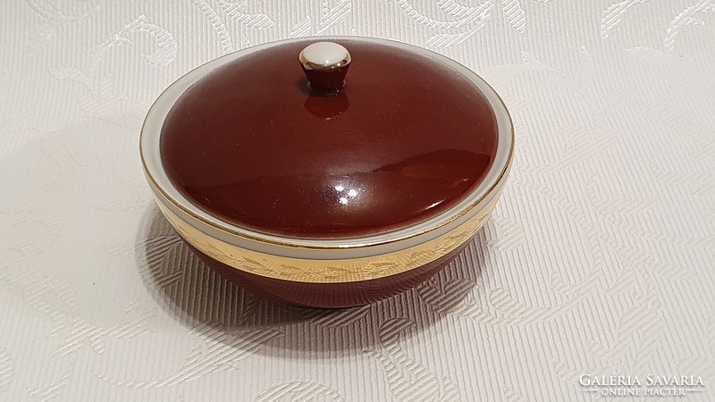 Old, Raven House, round, red-brown bonbonnier, 8.5 cm. With diameter.