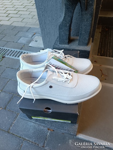 Women's size 41 budmil white shoes (new)