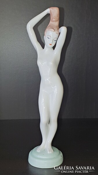 Aquincum porcelain. Standing female nude figure.