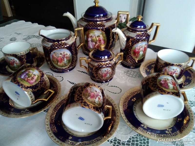 Alt Wien porcelain tea and coffee set with two jugs, embossed gilding.