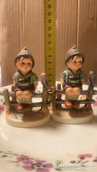 "Útszéli harmónia"  ( kerítésen ülő fiú) Hummel/Goebel figurák!