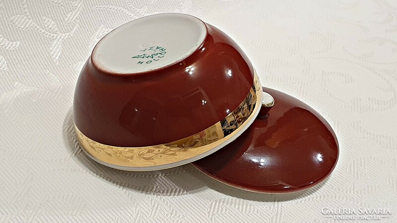 Old, Raven House, round, red-brown bonbonnier, 8.5 cm. With diameter.