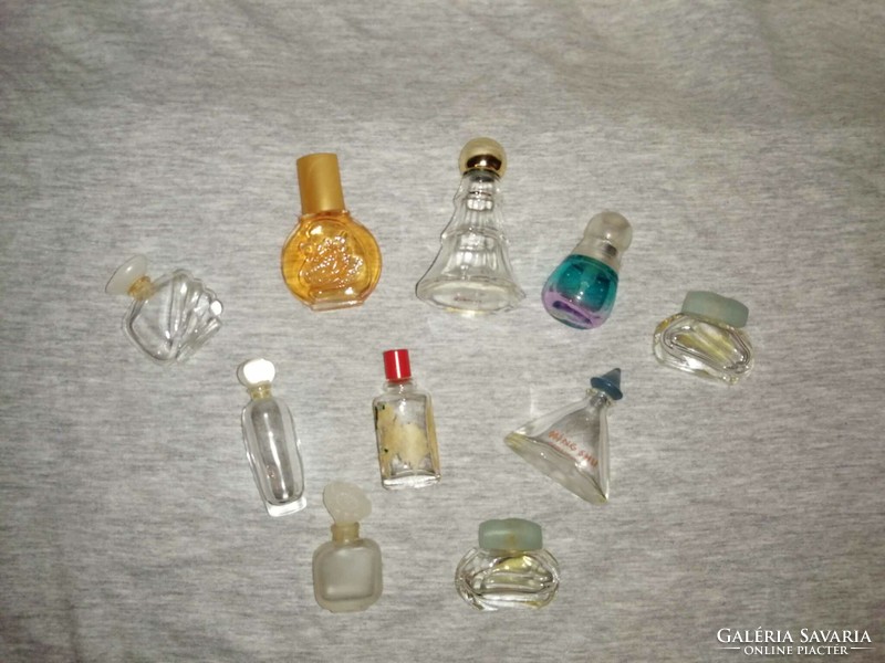 Apró kölnis, parfümös üvegek - 10 db egyben