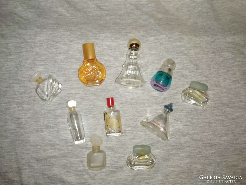 Small cologne and perfume bottles - 10 in one