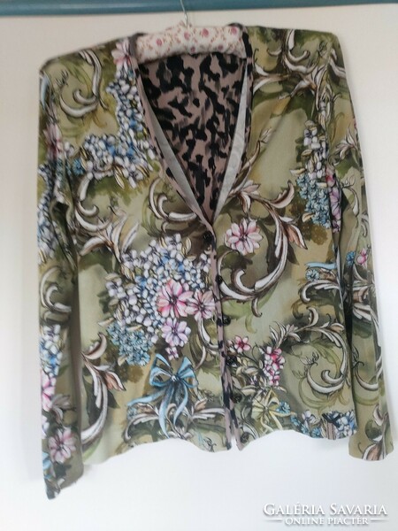Beautiful, flower-patterned marcain cardigan in excellent condition, size s-m, new price: around HUF 80,000