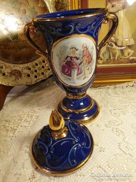Jelenete porcelán fedeles váza Italy