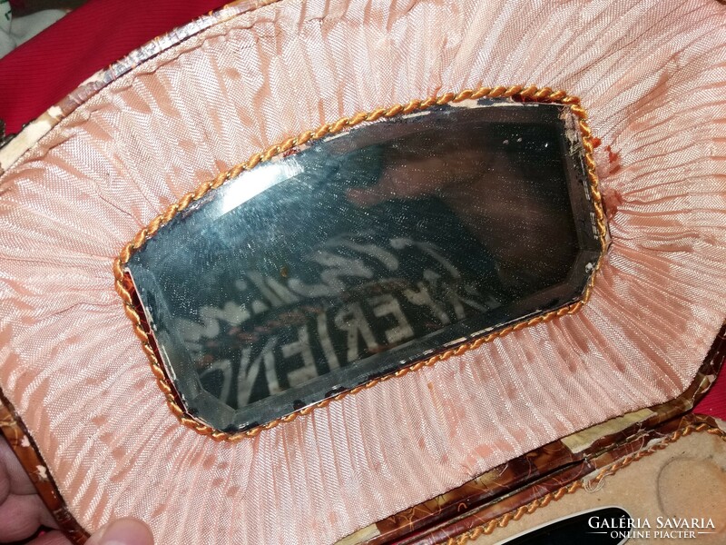 Antik masé borítás belül selyem tükrös lakkozott pipere, manikűr készlet a képek szerint