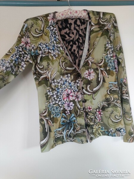 Beautiful, flower-patterned marcain cardigan in excellent condition, size s-m, new price: around HUF 80,000