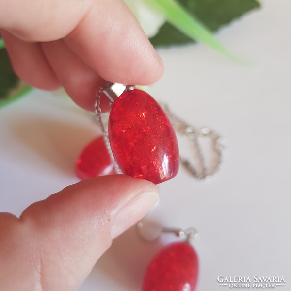 New, shiny red jewelry set: necklace, earrings