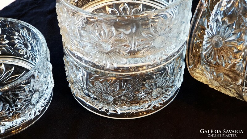 4 Pcs. Molded glass bowl. 6 cm high. With a diameter of 12 cm. For salad, dessert, etc.