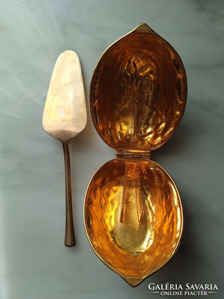 Copper cake spatula and walnut-shaped nutcracker in one set
