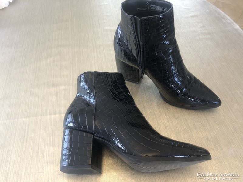 Barely used ankle boots