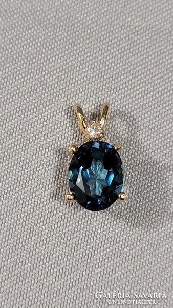 14 K gold blue stone women's pendant 1 g