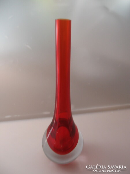 Muránói rubin és átlátszó szálas váza