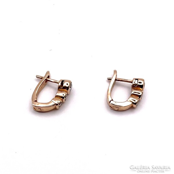 4571. Gold earrings with diamonds