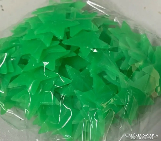 Green 10 pcs. A phosphorescent star in one