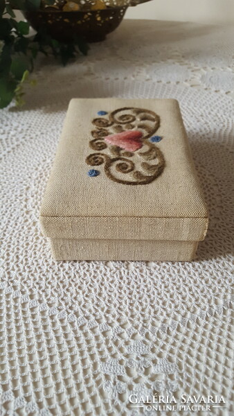 Market-embroidered fabric-covered box