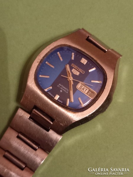 Seiko 5 automatic 21 stone rare tv case blue hologram dial men's watch from the 1970s