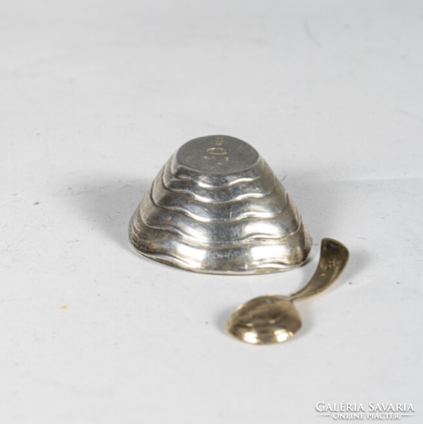 Rare silver shell-shaped table spice holder