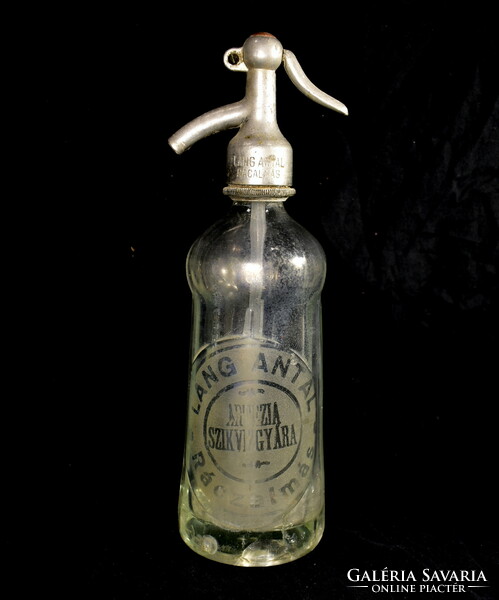 1940 Soda bottle with lattice skirt style