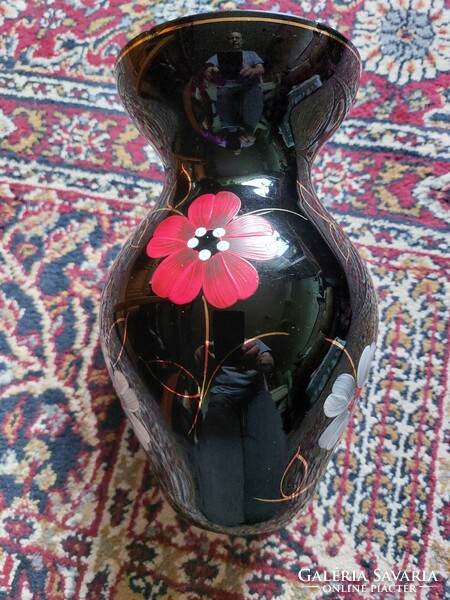 Vintege's hand-painted glass vase