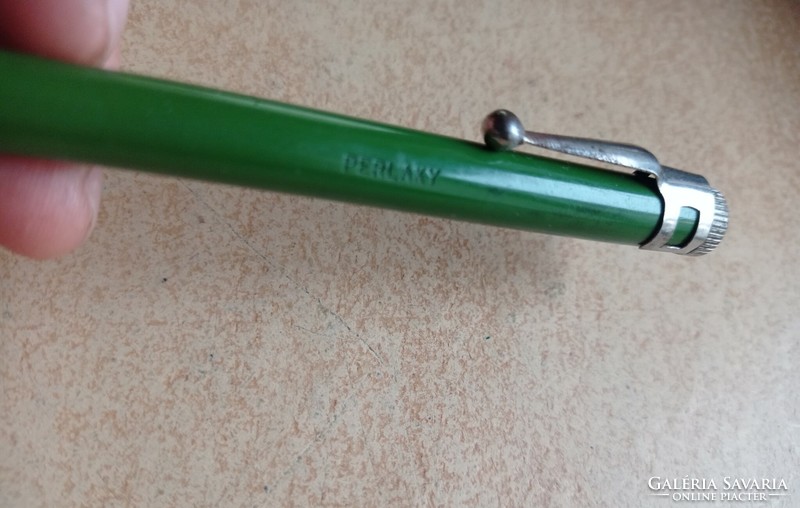 Retró töltő ceruza.