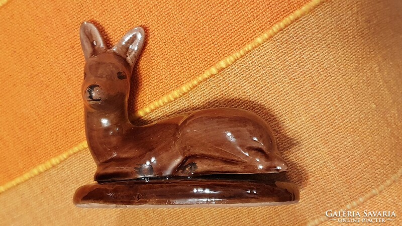 Old, lying, ceramic deer. From the 90s. 10 Cm. Long.