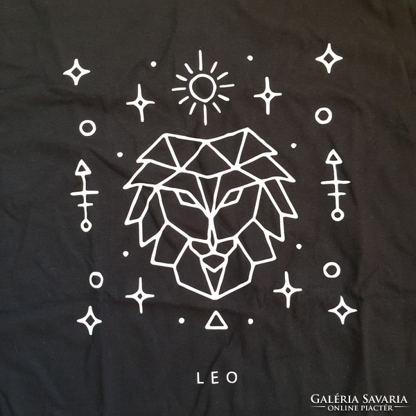 New, L, short-sleeved t-shirt with a lion pattern on a black background, horoscope