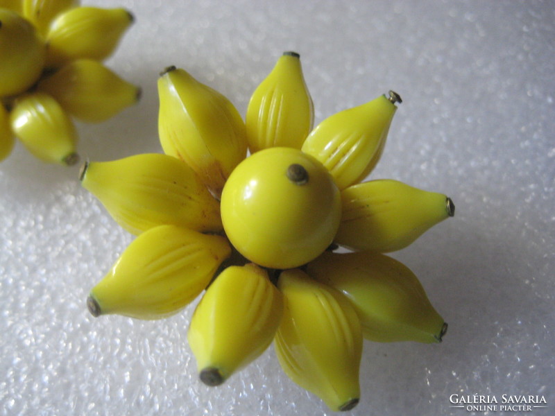 Clip with yellow flower