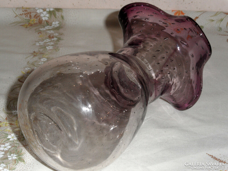 Lila színű huta üveg váza