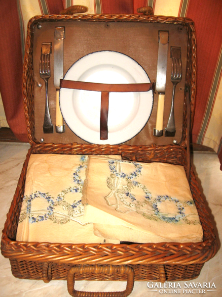 A real rarity! Antique turn of the century picnic basket