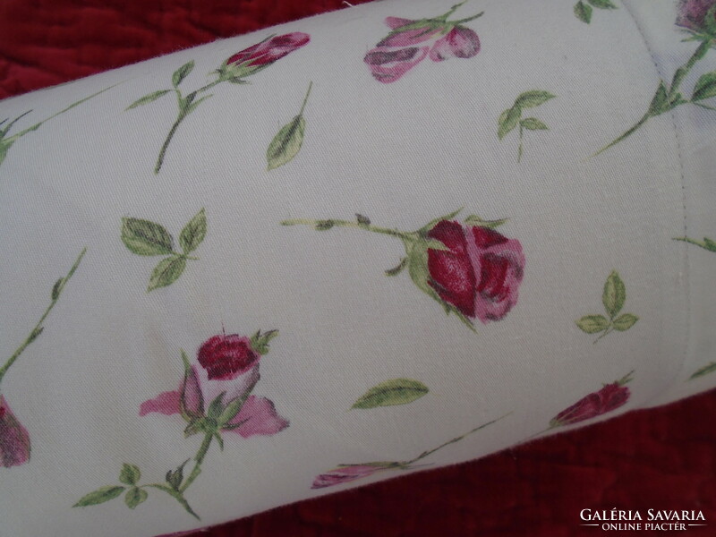 Pink roller cushion. 46 X 44 cm.