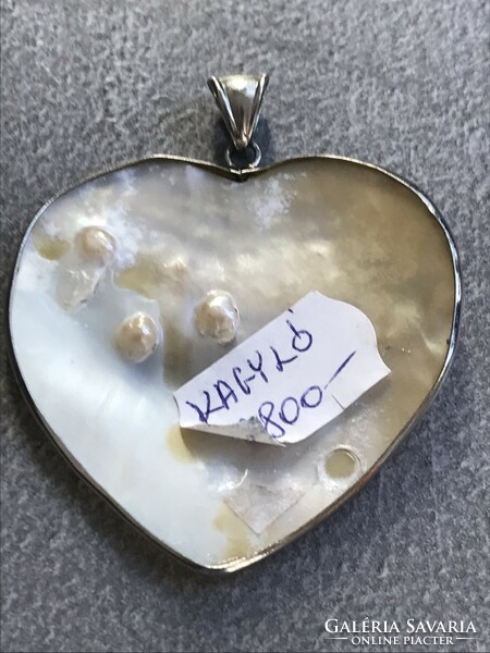 Heart-shaped pendant with shell inlay, 5.5 x 4.5 cm