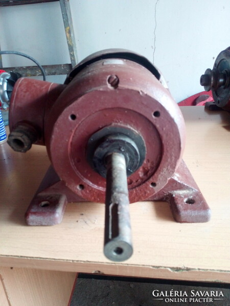 2 Old imi electric motors.