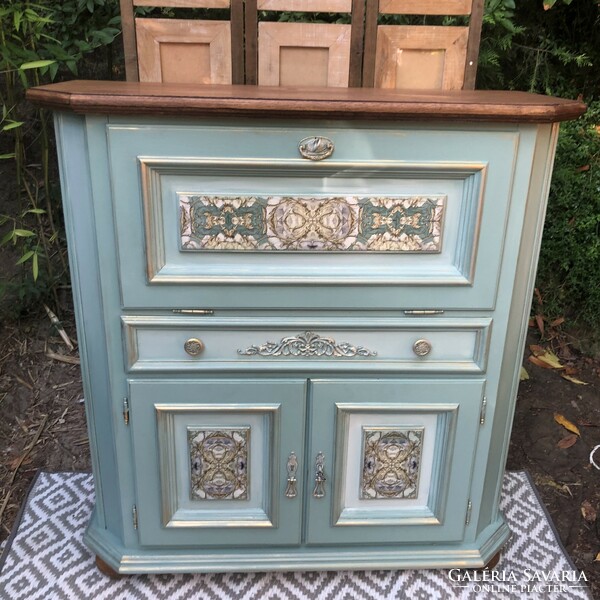 Romantic, gold-antiqued secretary, writing chest, with gift baskets