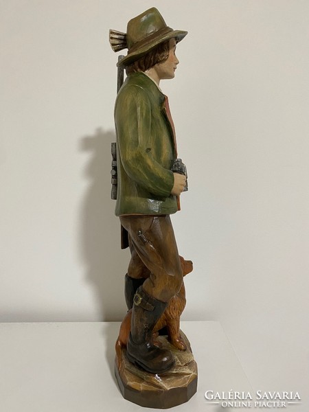 Wooden statue of a hunter (professional woodwork, very detailed, a real rarity)