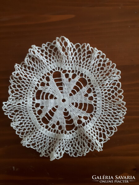 Crochet doily with ruffled edges - frilled