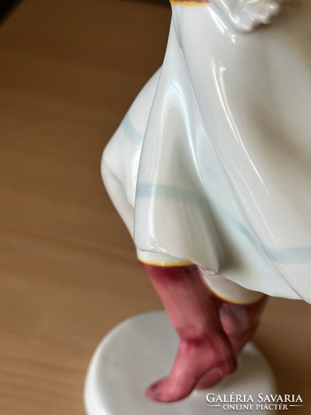 Hollóházi porcelán figura, Csárdáskirálynő