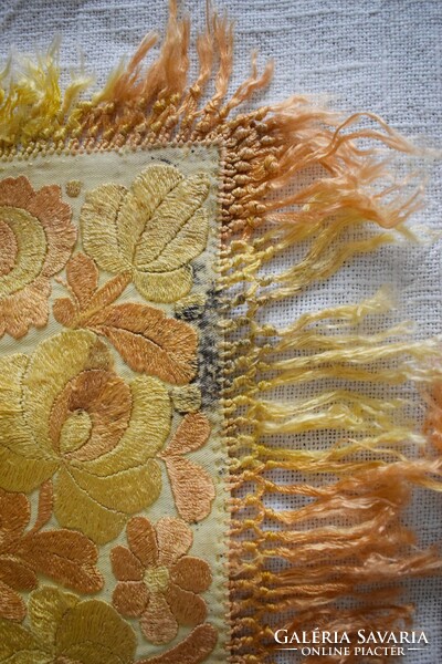 Old Mezőkövesd matyó pattern embroidered tablecloth 3 pieces 39x26.5cm + fringe; 2 pcs. 42X40cm+fringe defective! Matthew