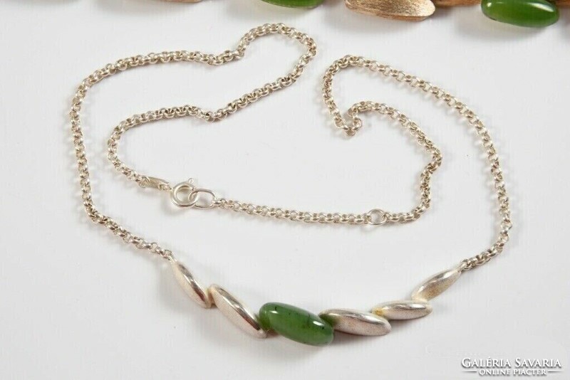 Silver necklace with jade stones. New