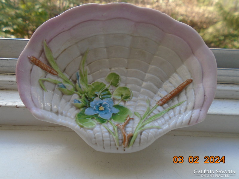 Antique pink shell-shaped soap holder/jewelry holder with convex flower bouquet