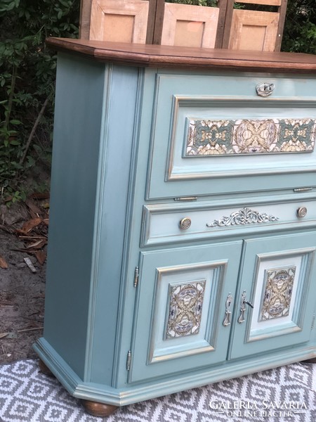 Romantic, gold-antiqued secretary, writing chest, with gift baskets