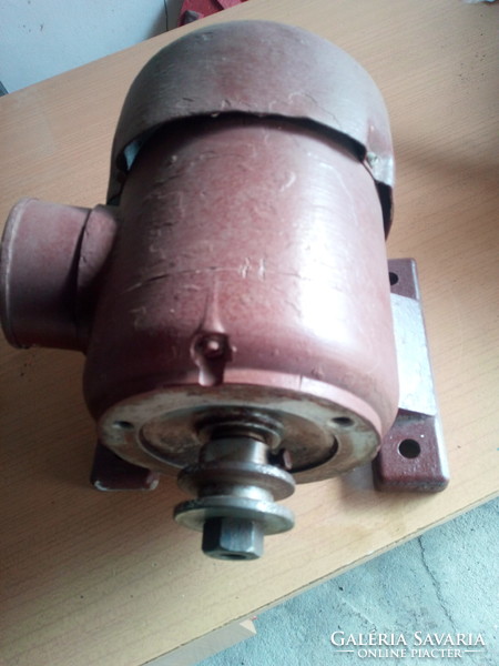 2 Old imi electric motors.